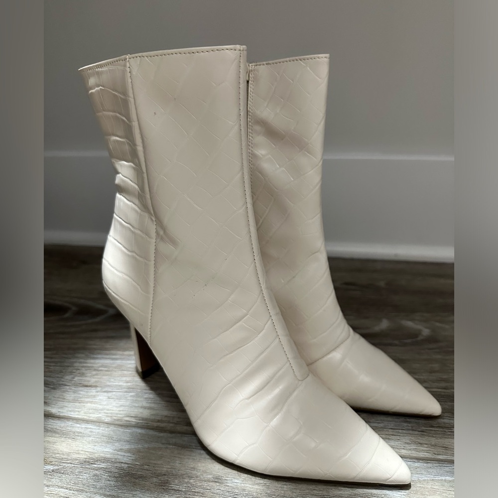 Faux Leather Comma Heel Booties (Size 7)